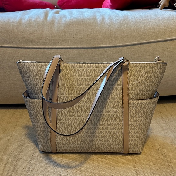 Michael Kors Logo Tote - Picture 4 of 5